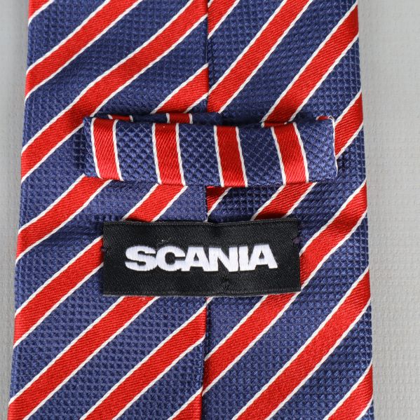 Scania-etikett på slipsen