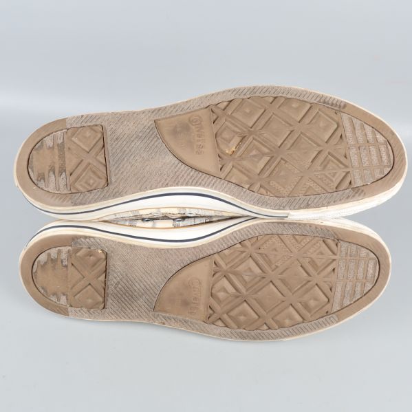 Sneakers slitna sulor