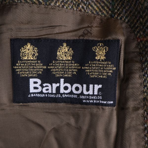 Barbour logotyp på insidan av kavaj