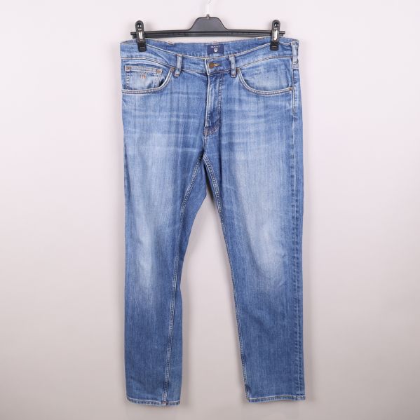 Jeans framsida med fem fickor och bältesöglor