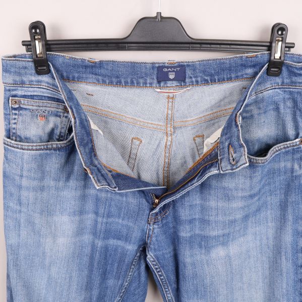Jeans inuti utan synliga märken eller text