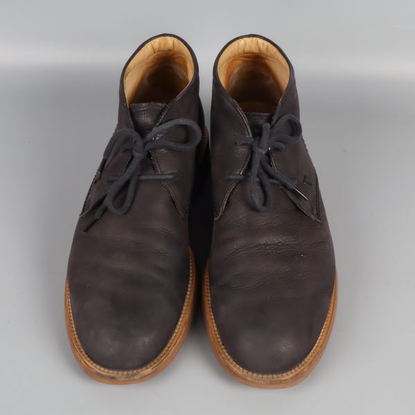 Mörka chukka boots med rund tå framifrån