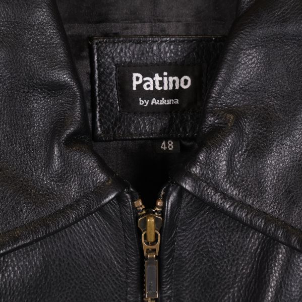 Närbild på etikett med texten Patino by Ankena, storlek 48
