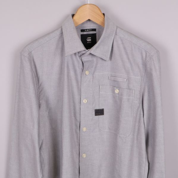 Främre del av skjorta med bröstficka och RAW-lapp