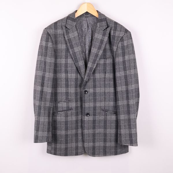 Kavaj i grått rutmönster framifrån 