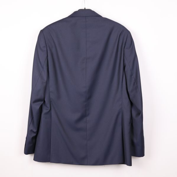 Baksidan av en marinblå kavaj 