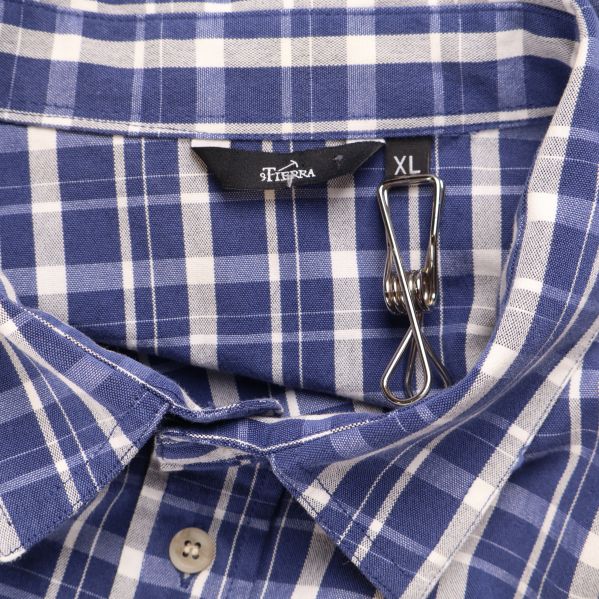 Närbild på krage och necklabel med Storlek XL