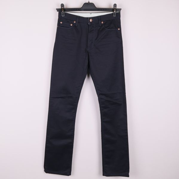 Mörka Whyred Jeans framifrån 