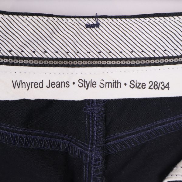 Etikett med Whyred Jeans Style Smith och storlek 28/34