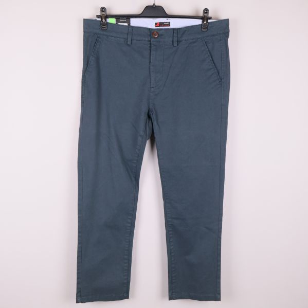 Blå slim fit-byxa Dressmann framifrån 