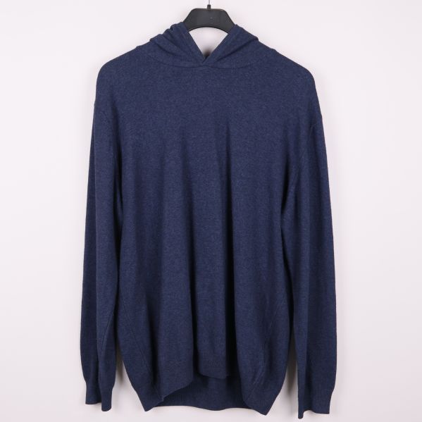 Mörkblå hoodie med luva visad framifrån