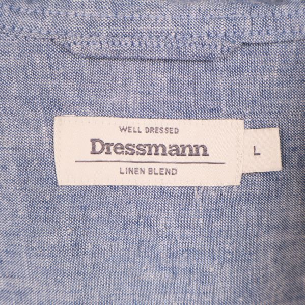 Närbild på etikett med texten Dressmann Linen Blend