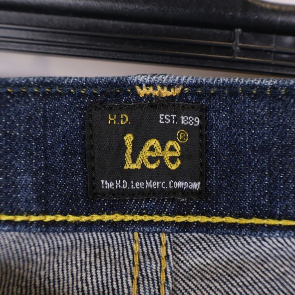 Närbild av Lee logotyp