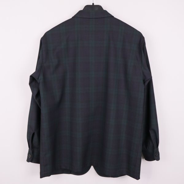 Baksida av rutig kavaj i mörka färger med lång ärm