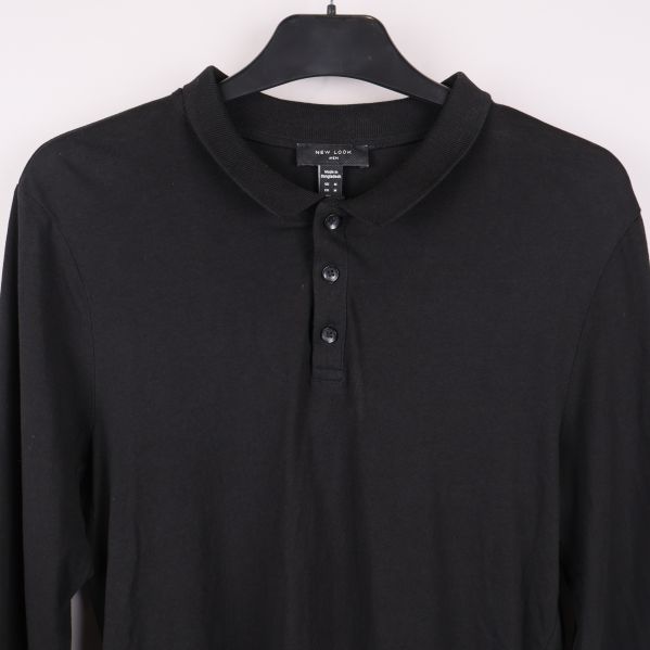 Närbild av krage och bröstparti