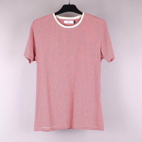 Kortärmad röd- och vitrandig t-shirt