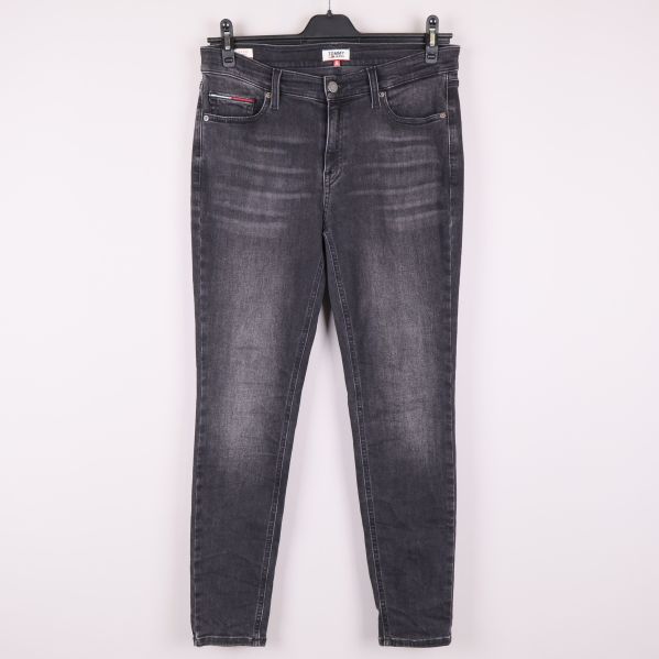 Svarta jeans med raka ben och fem fickor