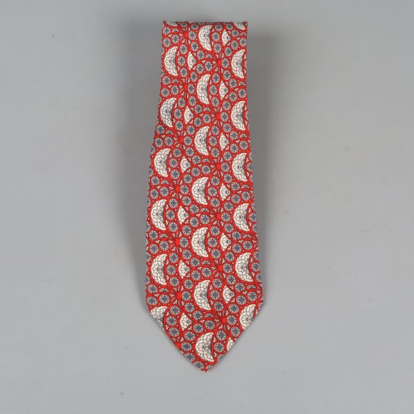Slips med rött paisleymönster