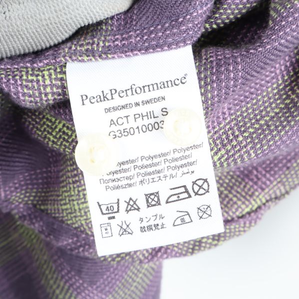 Material- och skötselrådsetikett med information om polyester