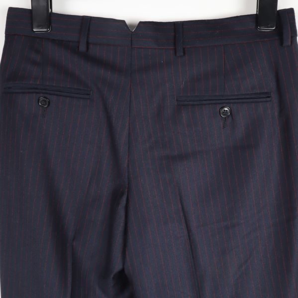 Baksida närbild på fickor och ränder