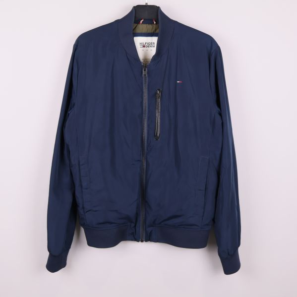 Blå bomberjacka från Hilfiger Denim framifrån