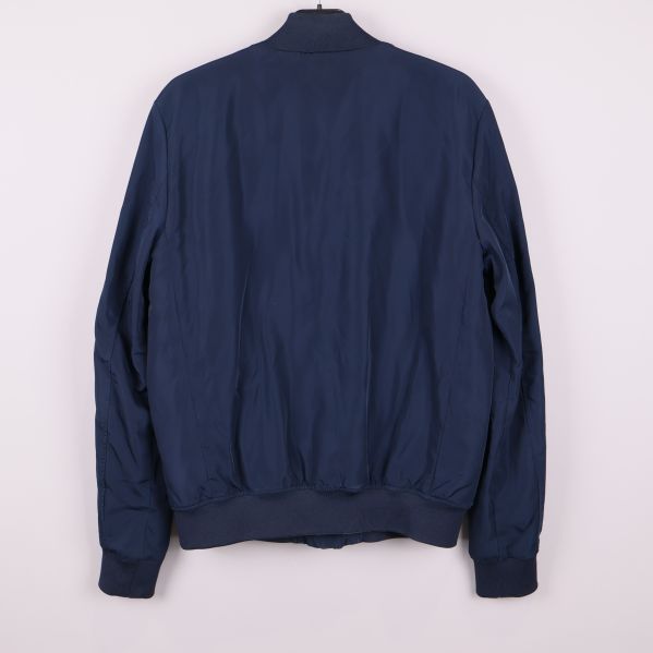 Blå bomberjacka från Hilfiger Denim bakifrån