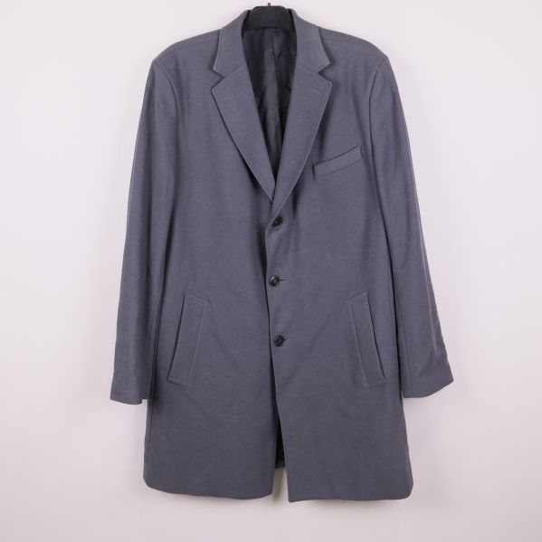 Framsida av grå klassisk lång rock 