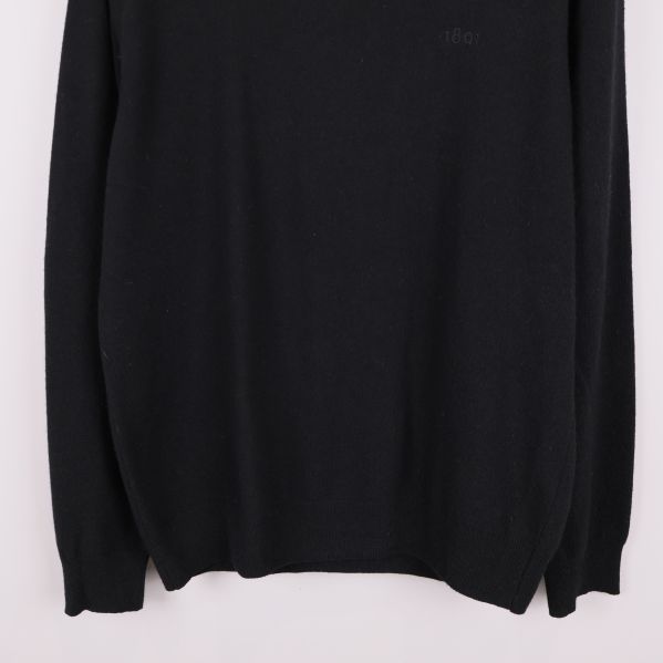 Undre delen av svart hoodie med ribbad kant