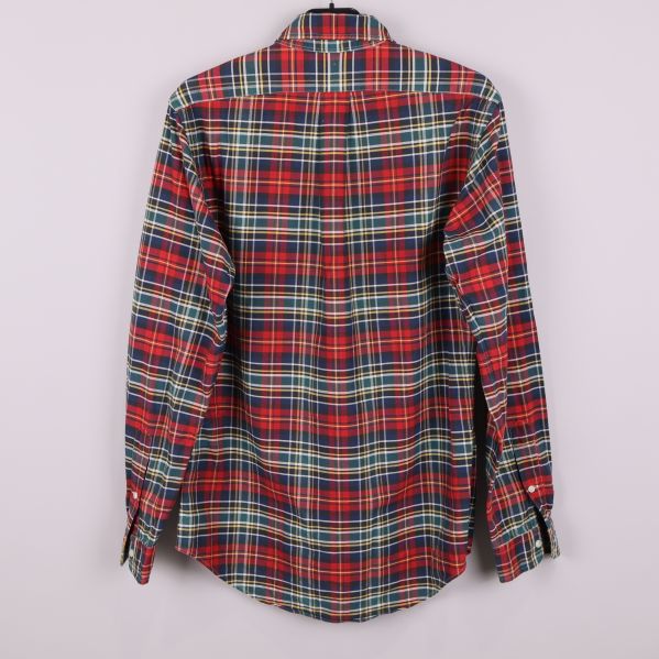 Baksidan av rutig skjorta med klassisk passform och långa ärmar