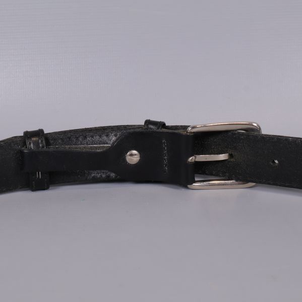 Baksida av bälte och spänne detaljvisas