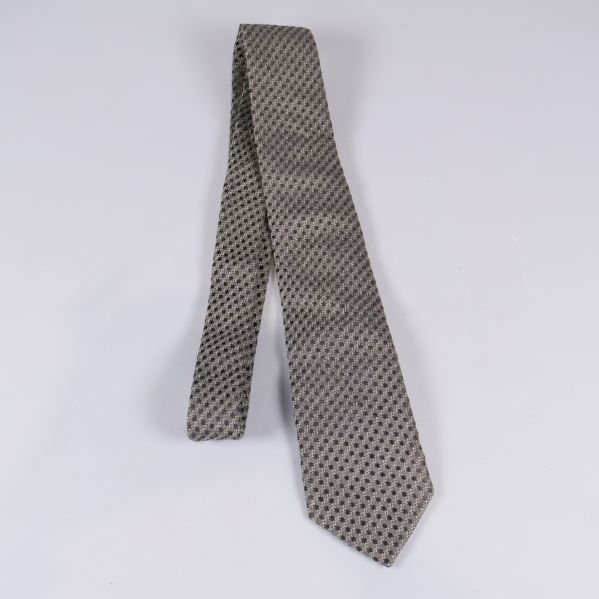 Mönstrad slips utlagd i en böjd form