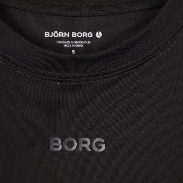 Närbild på etikett märkt BJÖRN BORG och storlek S