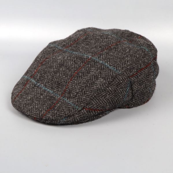 Grå rutig flat cap från sned vinkel