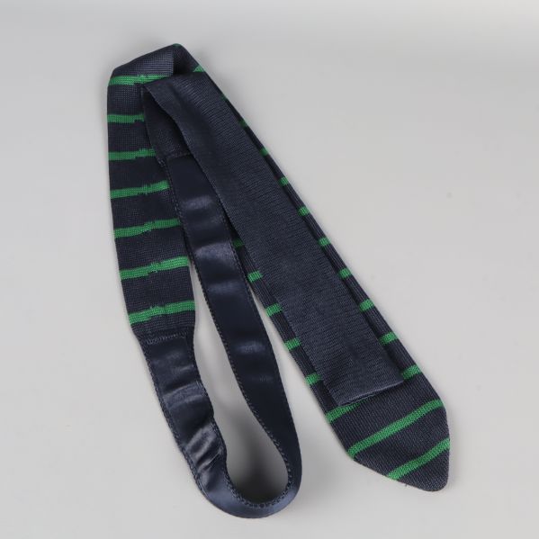 Slips med gröna och blå ränder, baksida uppvikt