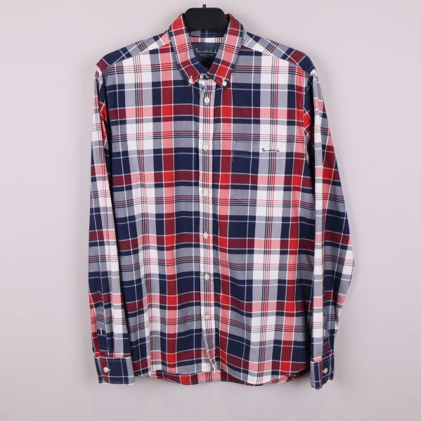 Bondelid skjorta i rött, blått och vitt rutmönster framifrån