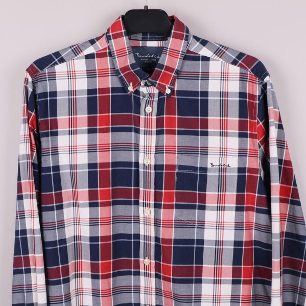 Närbild av överdelen fram på rutmönstrad Bondelid skjorta