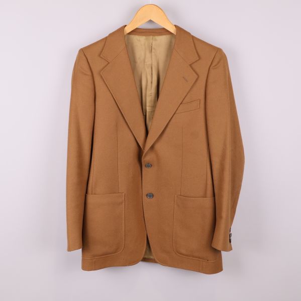 Beige kavaj med slag och utanpåfickor 