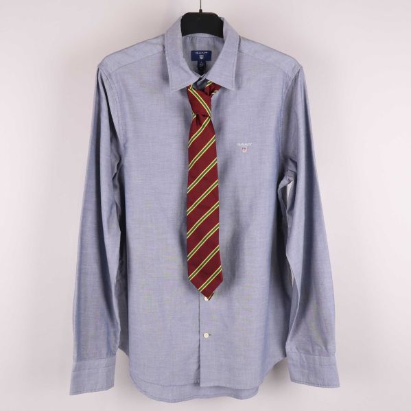 Blå skjorta med slips