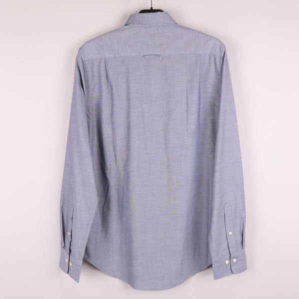 Baksidan av skjortan