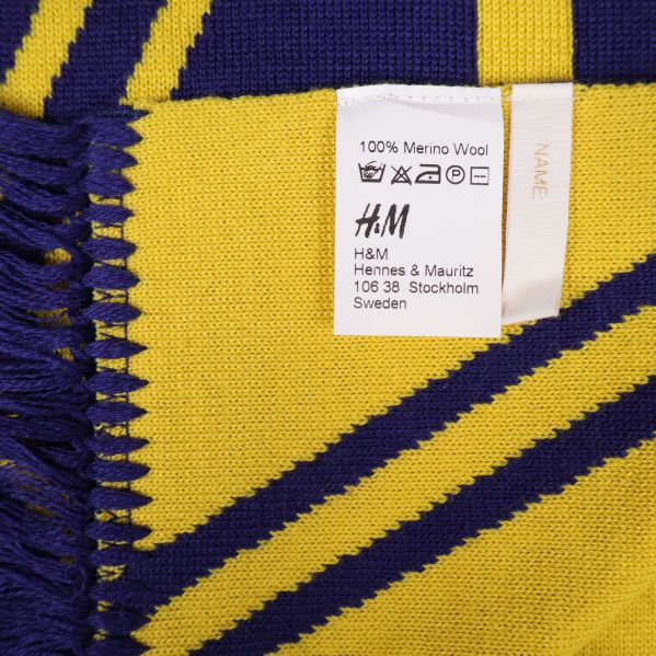 Materiallapp visar 100% merinoull från H&M