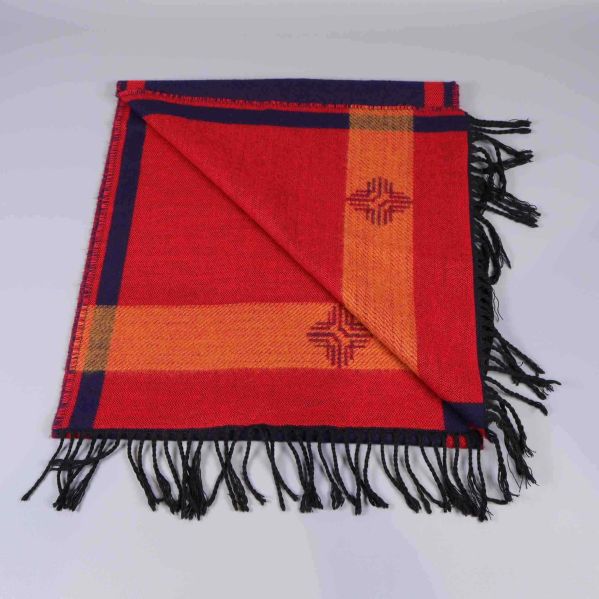 Vikt halsduk med synlig röd och gul kant