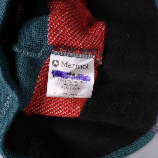 Tvättlapp med materialinformation och Marmot-logo på insidan