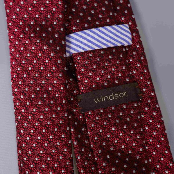Närbild på Windsor-märket på insidan av slipsen