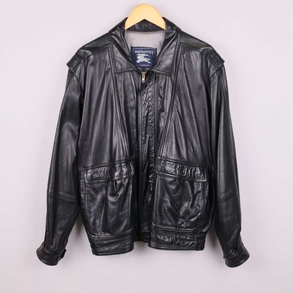 Svart skinnjacka med dragkedja 