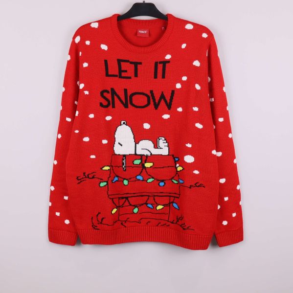 Framsidan av röd jultröja med Snoopy och texten let it snow