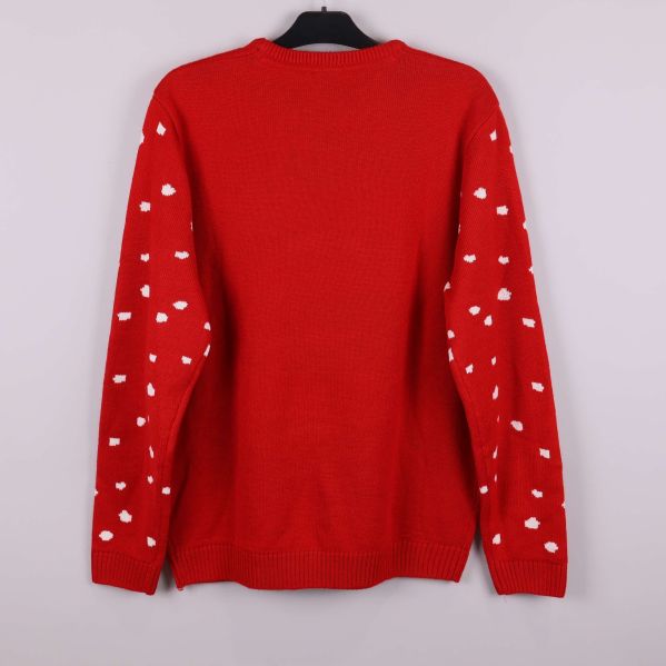 Baksidan av röd stickad tröja med vita prickar