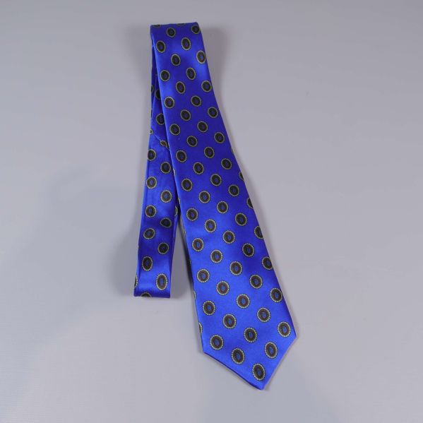 Helbild på blå slips 