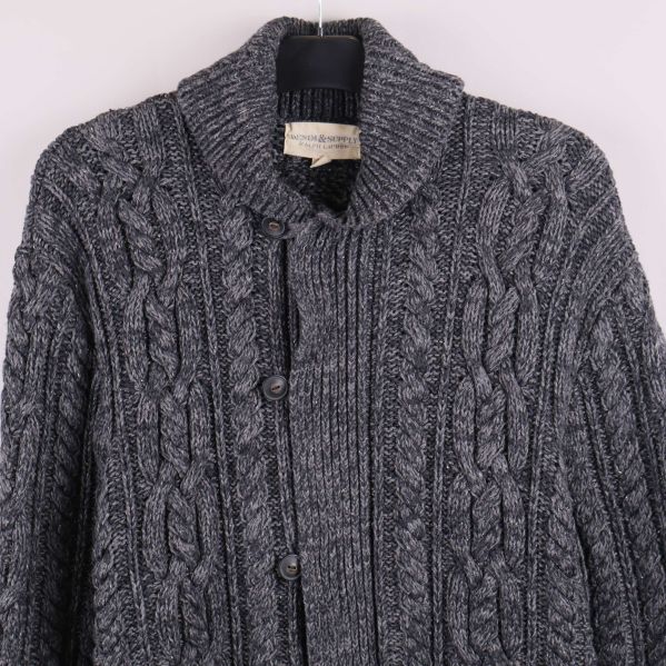 Stickad grå kofta med synlig krage och fickor