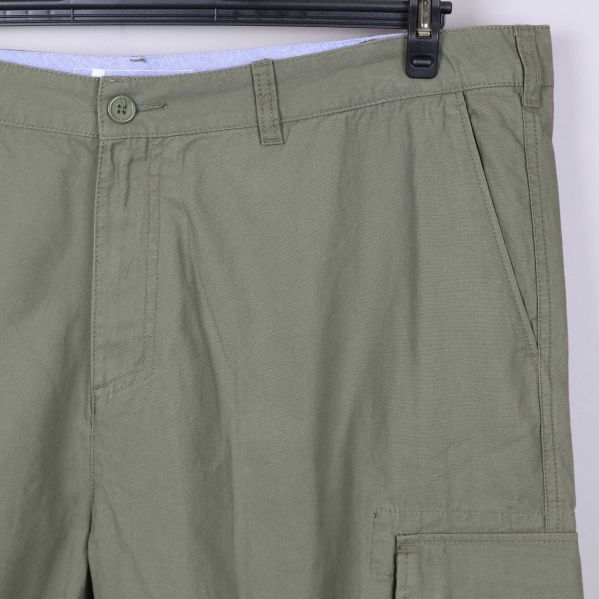 Storlekstag och bakficka i fokus