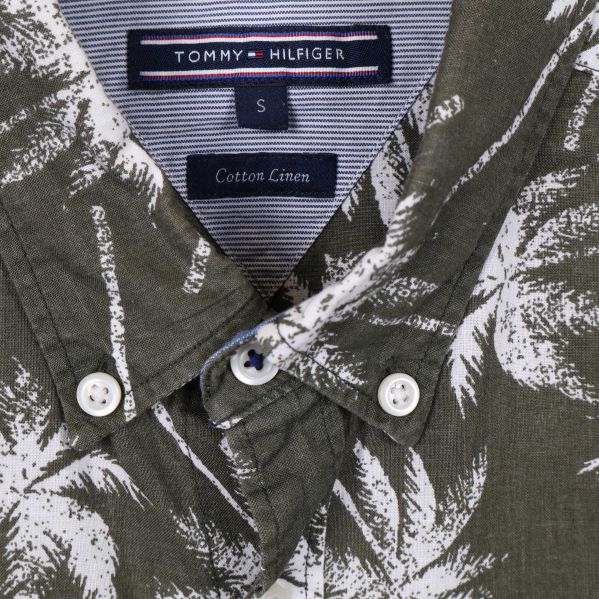 Detalj av bröstlogotyp